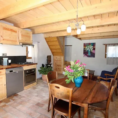 2 Bedroom Beautiful In St Didier Tatil Evi Saint Didier (Vaucluse)